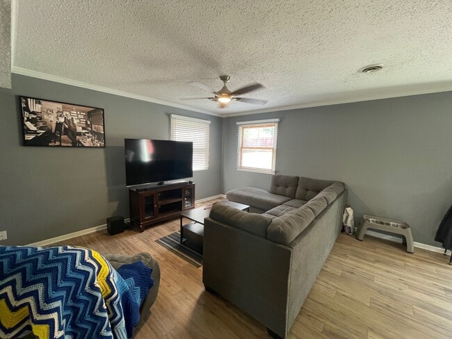 Photo - 540 Tamerisk Dr