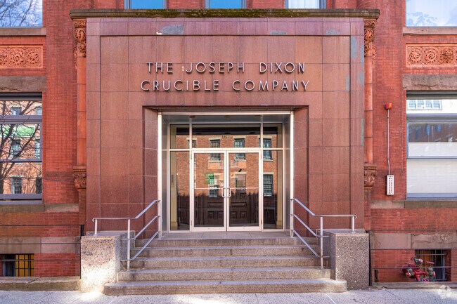 Entrance - 167 Wayne St