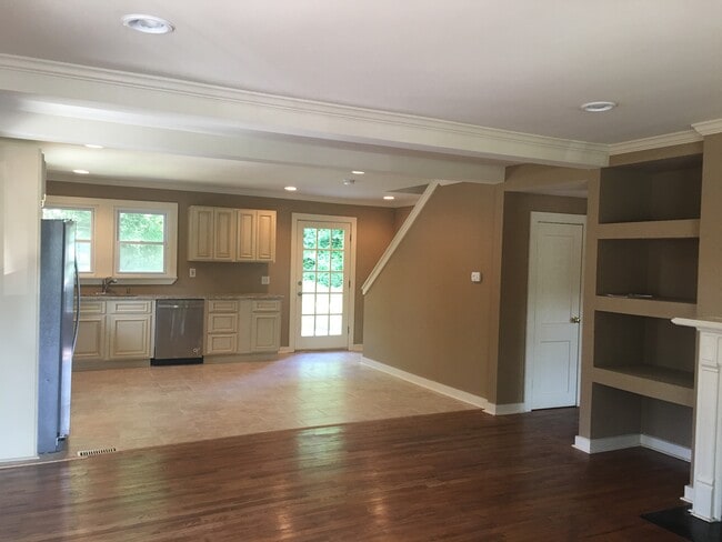 Photo - 709 S Dickerson Rd