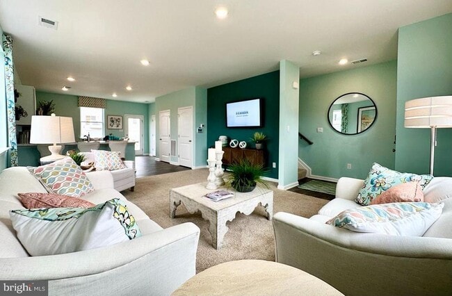 Photo - 834 Derwent Ln