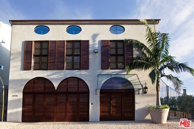 Building Photo - Architectural Beachfront Retreat on Las Fl... Rental