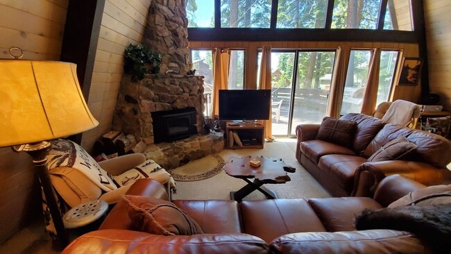 Photo - Spacious and Bright Cottage on Quiet Cul-d...