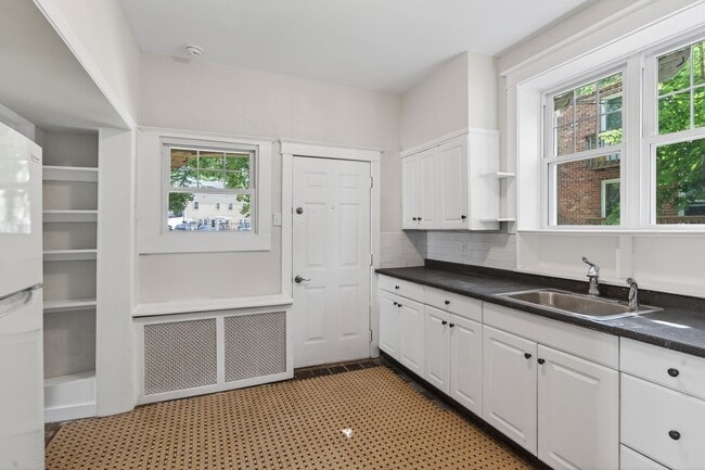 Photo - 332 W Washington St Unit 1