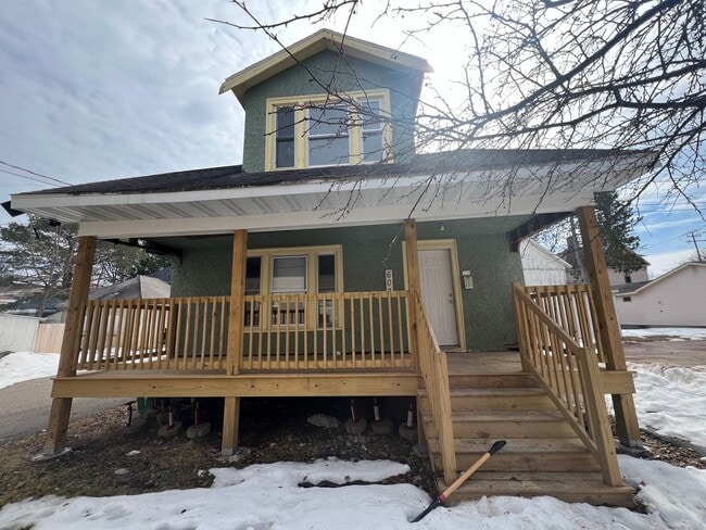 Building Photo - Click the “Apply Now” button or email wapmrentals@gmail.com for a prompt response.