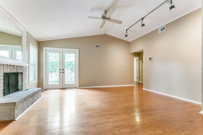 Photo - 4-BEDROOM IN BLOSSOM PARK