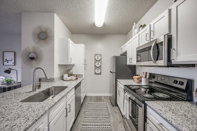 1BD, 1BA - 903SF - kitchen - The Flats at Sugarland