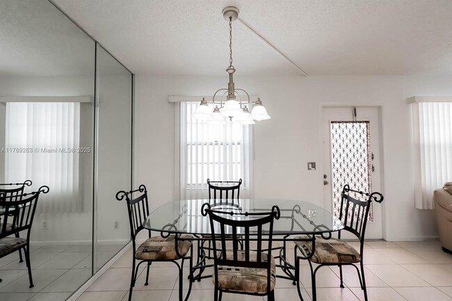 Photo - 3035 Exeter Condo Unit 3035