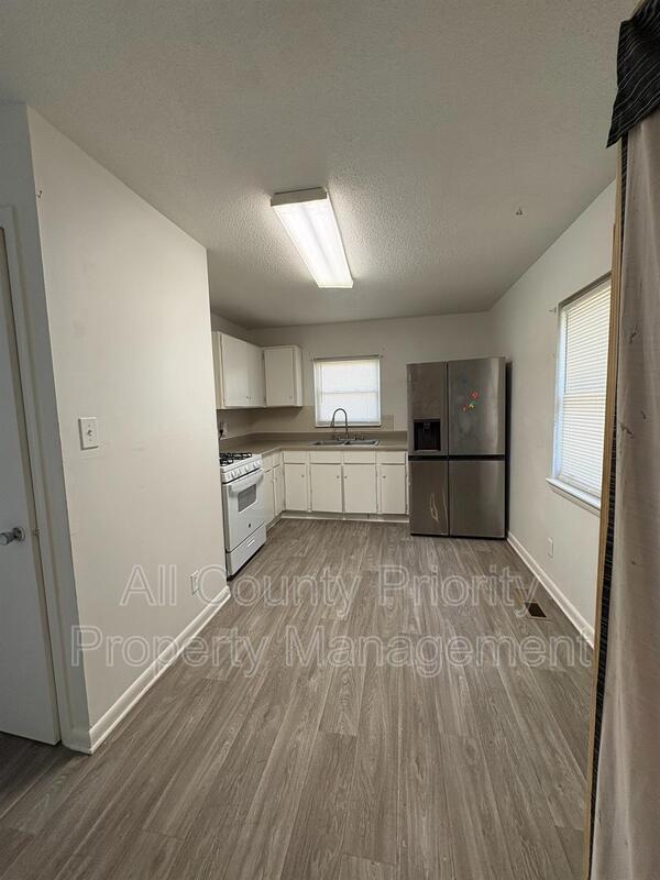 Photo - 1015 Da Vinci St