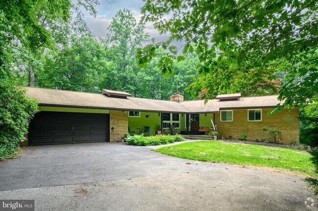 Building Photo - 5475 Green Bridge Rd Rental