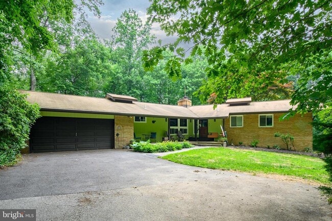 Building Photo - 5475 Green Bridge Rd Rental