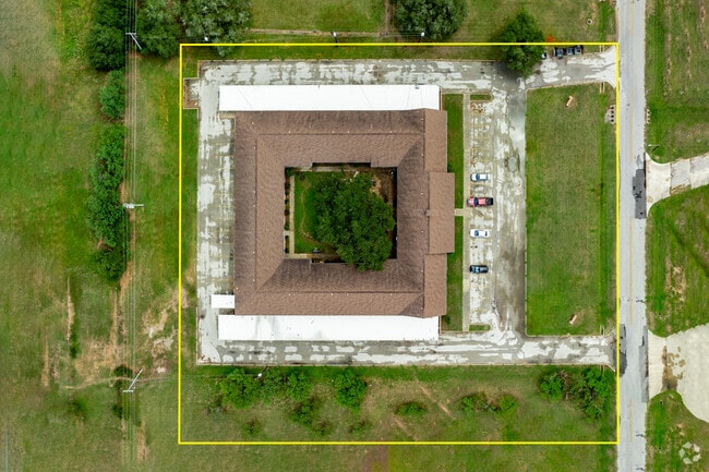 Birds Eye View of Colonial Manor Complex - Colonial Manor Apartments