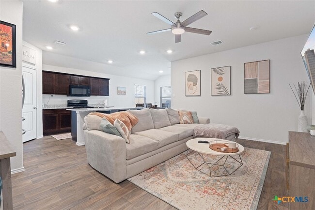 Photo - 113 Lily Pond Trl