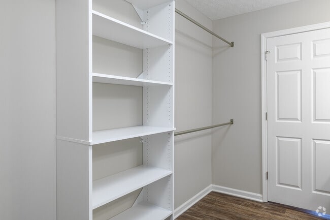 1BR, 1BA - 450SF Closet - Tyler Park Apartments