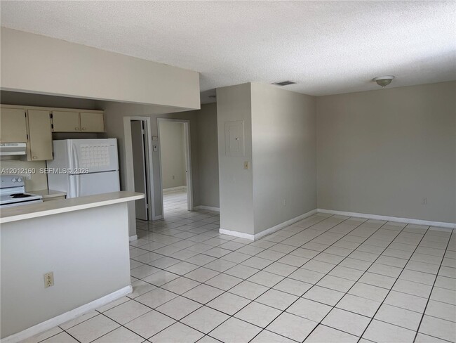 Photo - 837 SE 8th Ct Unidad 2