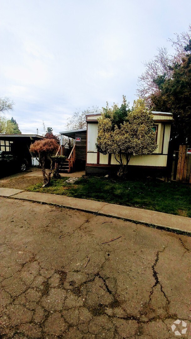 Building Photo - Newly remodeled  mobile home in 55 and ove...