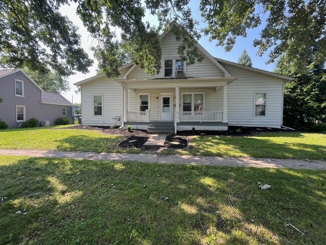 Building Photo - 925 E Bloomington St Rental