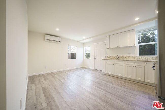 Photo - 229 E 85th St Unit 231 12