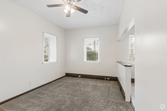 2BR, 1BA - 900SF - Living Room - 3100 Chartiers Ave