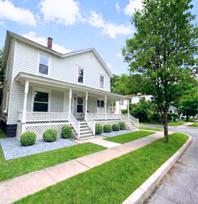 Building Photo - 116 Spruce St