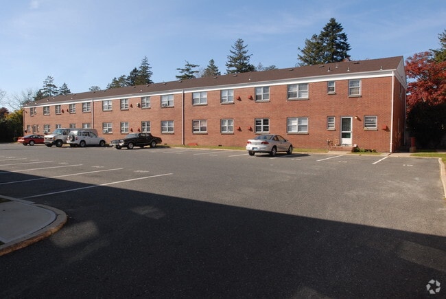 Westwood Gardens - Westwood Gardens Apartments