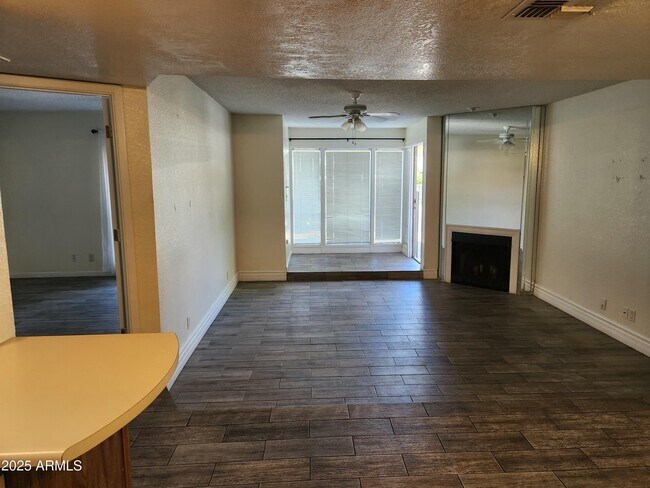 Building Photo - 1820 E Morten Ave Unit 112 Rental