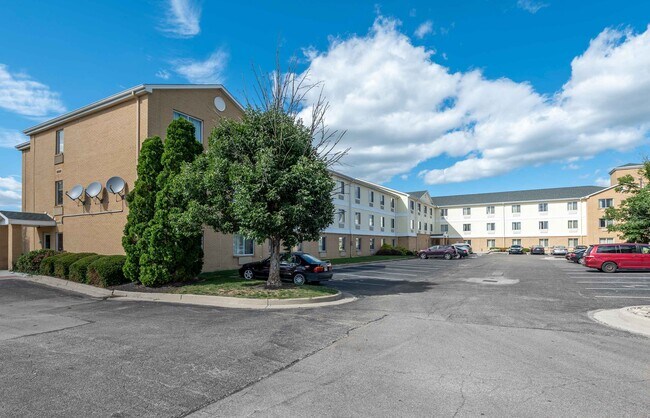 Furnished Studio-Cincinnati - Blue Ash - Kenwood Road