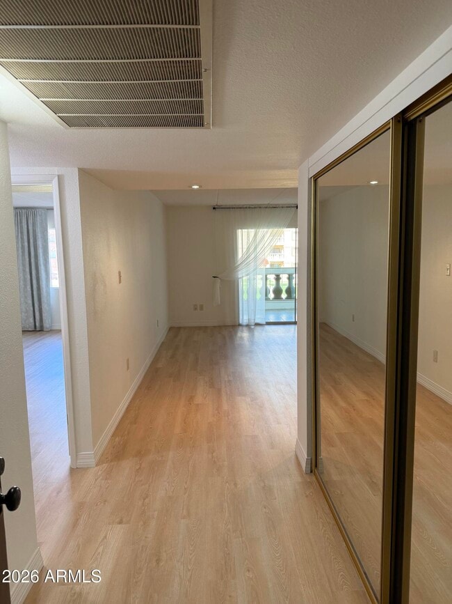 Building Photo - 7950 E Camelback Rd Unit 212