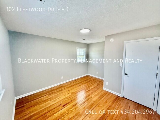 Photo - 302 Fleetwood Dr Unit 1