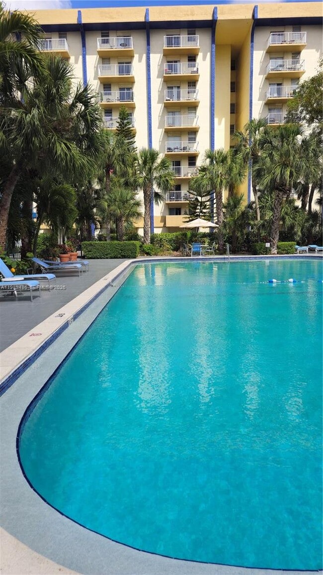 Building Photo - 4550 NW 9th St Unit 505E