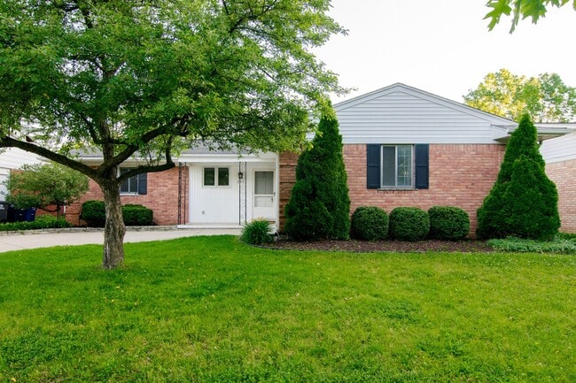 Building Photo - 2751 Aurora St