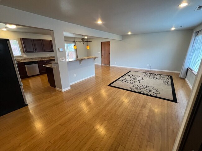 Photo - SPACIOUS 4 bed/2 bath home in desired location with double garage, fenced back yard!