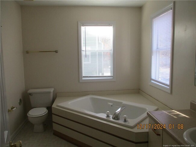 Photo - 974-974 Stewart's Creek Dr Condo