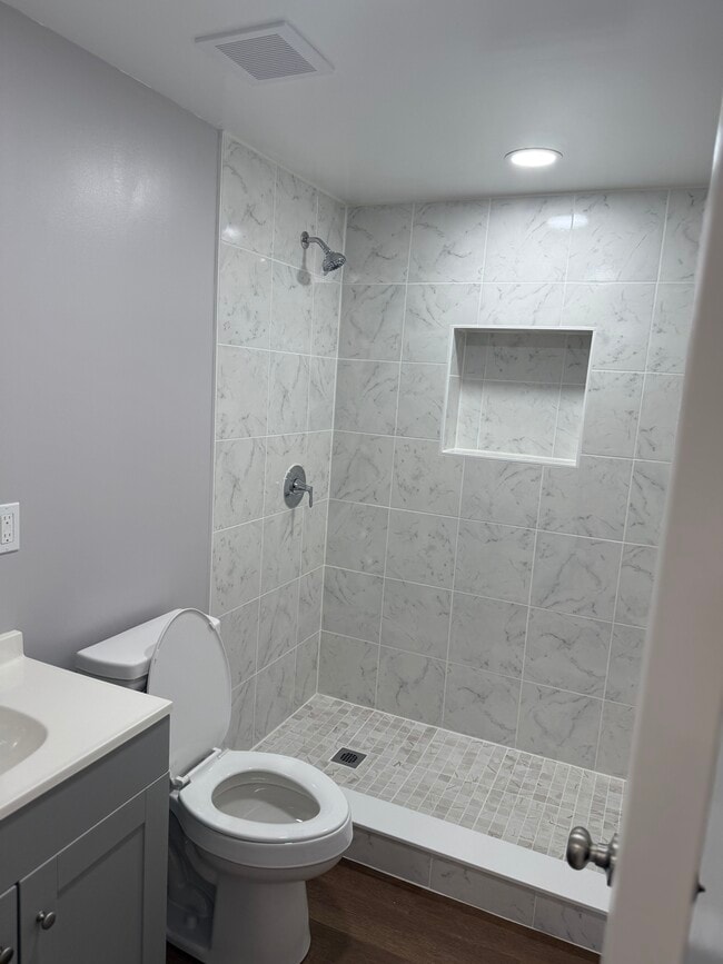 Photo - 214 N Poplar St