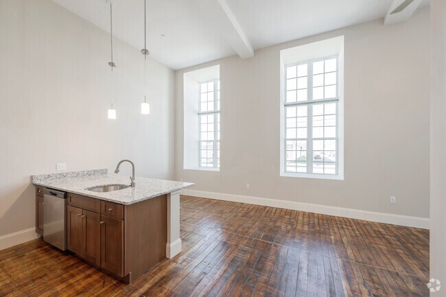 2BR, 1BA - 1,045SF