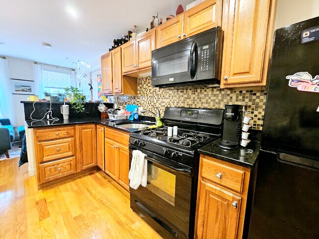 Building Photo - 61 Joy St Unit 1