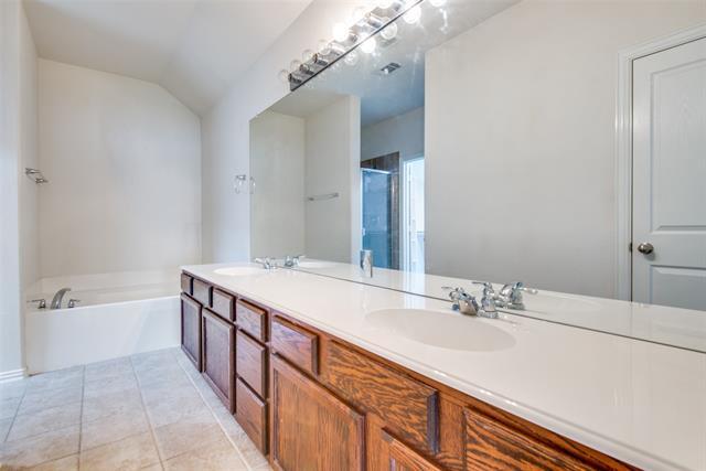 Photo - 1608 Castle Creek Dr