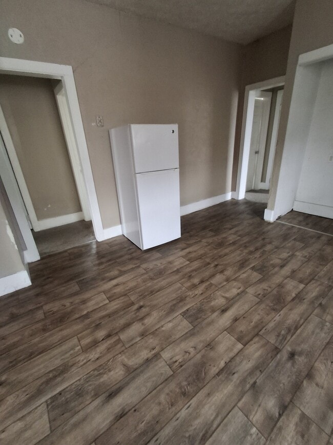 Photo - 1611 Main St