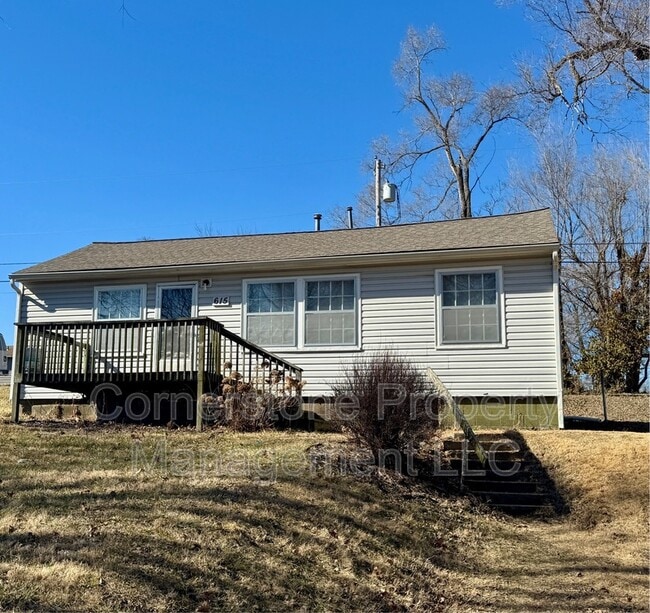 Building Photo - 615 Birch St