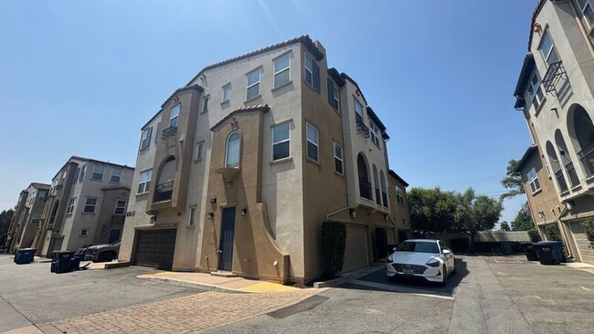 Building Photo - 1029 Chandler Dr Rental