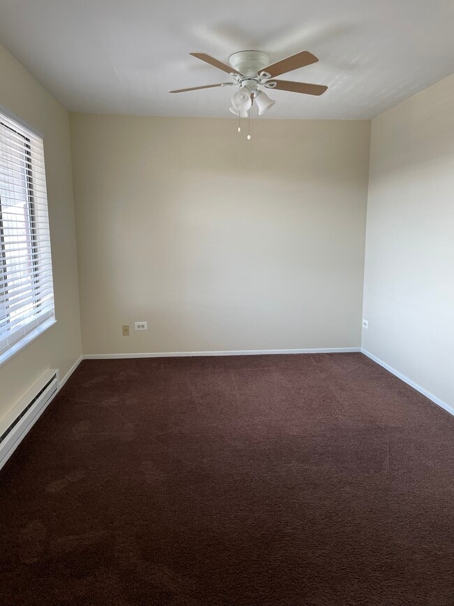 Moore Court Apartments Grayslake, IL