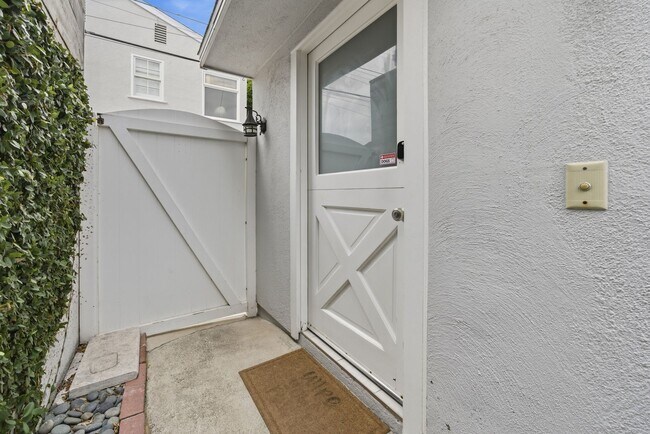 Photo - Newly Remodeled 3-Bedroom on Balboa Island... Unit 309 1/2 Onyx