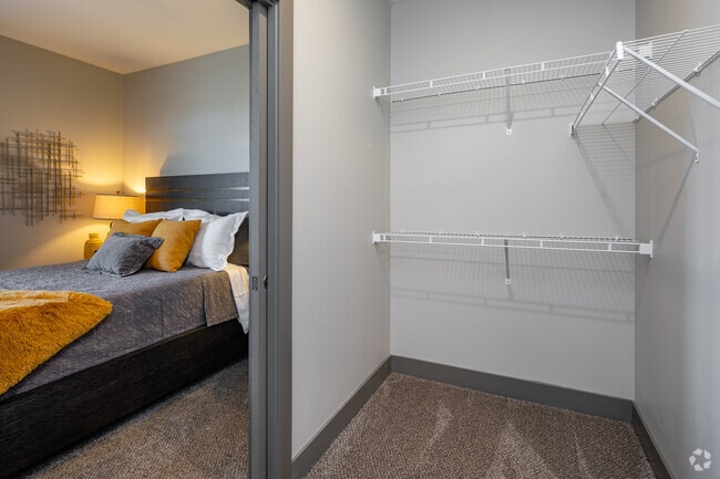 2BR, 2BA - The Hamilton - 1,187SF - Walk-In Closet