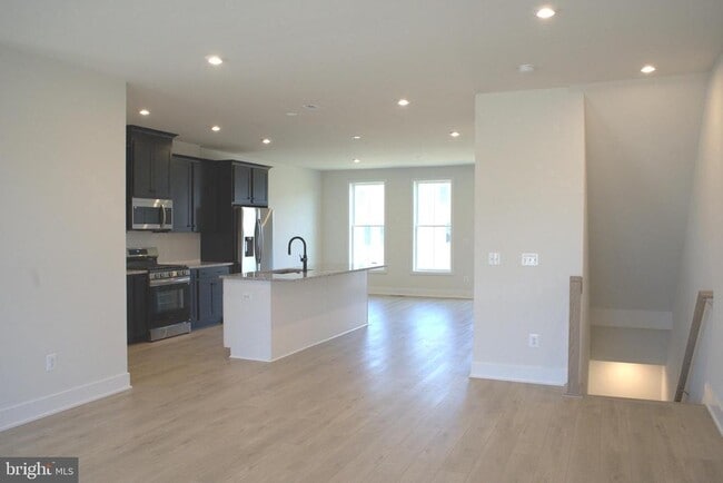 Photo - 129 Heyford Dr