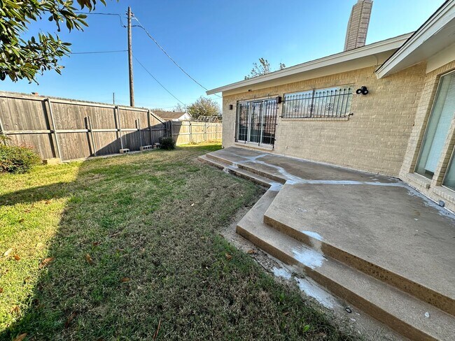 Photo - 5 bed conversion 3 bath house in OKC