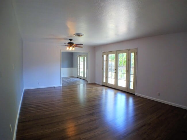 Photo - 708 Douglas Ln