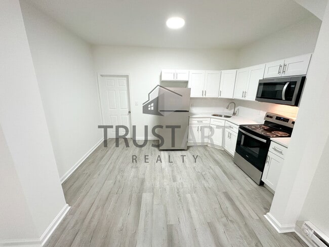 Building Photo - 2153 W Grange Ave