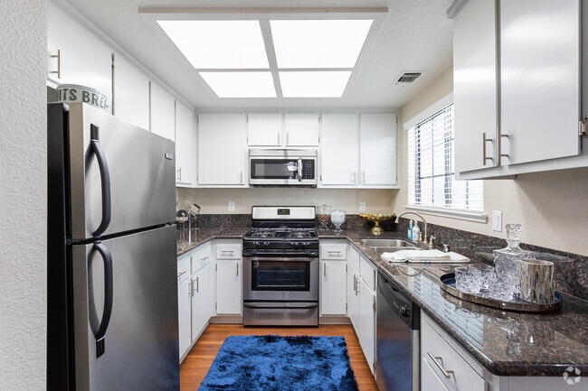 2HAB, 2,5BA - 1102 ft² - Woodstream Townhomes