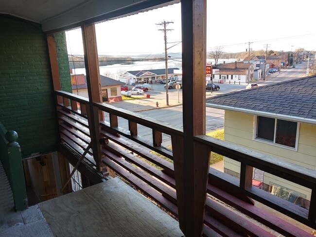 Deck - 112 S Main St Unit 112-B