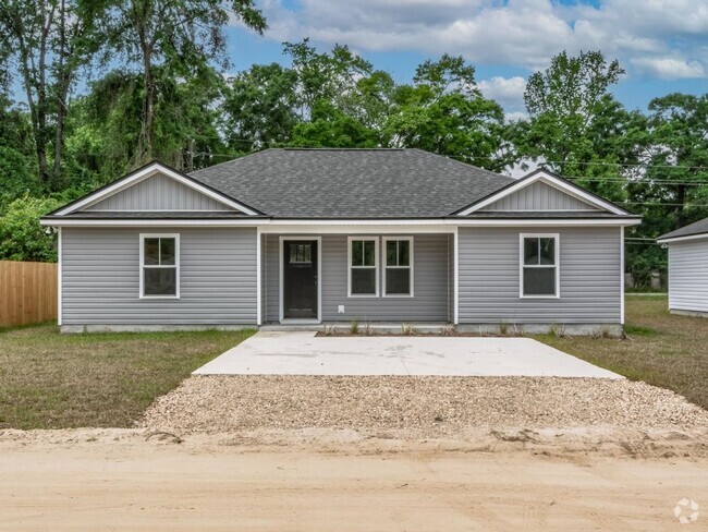 Building Photo - New 3 Bedroom Home Available Now!