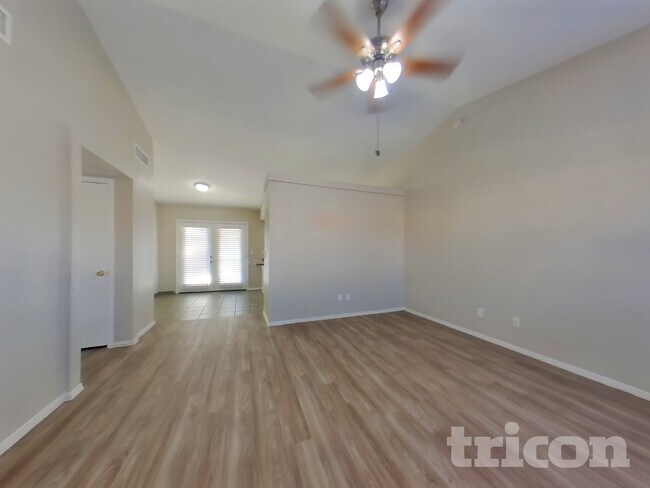 Photo - 515 E Rockwood Dr